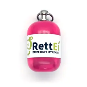 Notfall-Set-fuer-unterwegs-als-RettEi-Original-via-Erste-Hilfe-Schluesselanhaenger-mit-Beatmungstuch-zur-Mund-zu-Mund-Beatmung-mit-rosa-Kapsel-in-Seitenansich