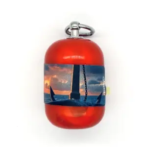 Notfall-Set-fuer-unterwegs-als-Erste-Hilfe-Schluesselanhaenger-mit-Beatmungstuch-zur-Mund-zu-Mund-Beatmung-mit-roter-Kapsel-Seitenansicht1_dein-Anker-im-Notfall.