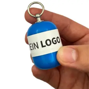 Erste-Hilfe Set als Streuartikel – ideal als Giveaway & personalisiertes Kundengeschenk – Notfallset mit Logo bedrucken lassen in blau in der Hand