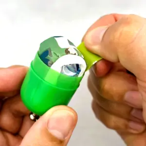 Erste-Hilfe Set als Streuartikel – ideal als Giveaway & personalisiertes Kundengeschenk – Notfallset mit Logo bedrucken lassen in grün geöffnet